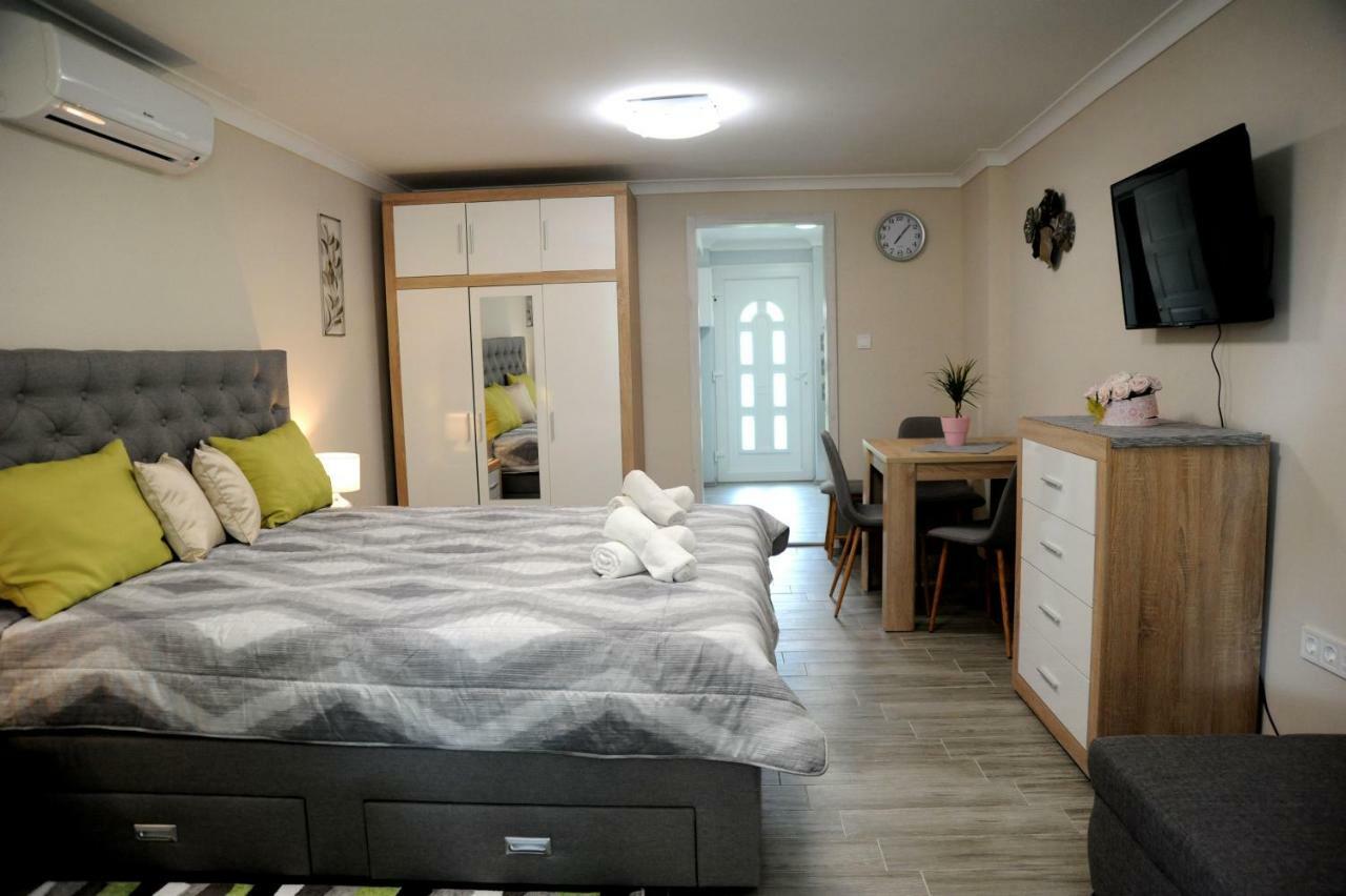 Judit Apartman Dombovar-Gunaras Exteriör bild